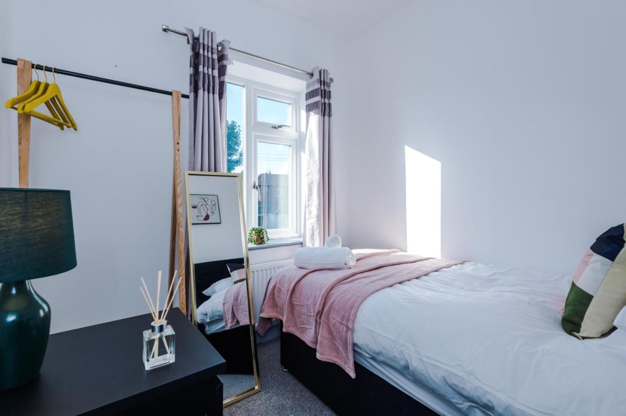 Premium 3-bed Detached By Papermill, Deeside - Wirral *